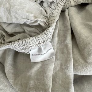 RH QUEEN FITTED LINEN SHEET